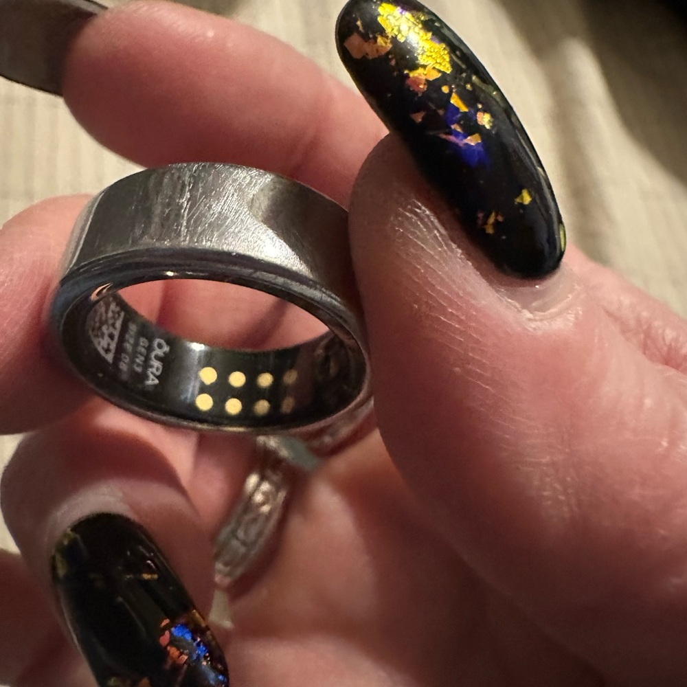 Gen 3 silver Oura ring size 8 - Picture 2 of 8